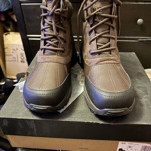 Brand New UGG Waterproof Emmet Duck Dark Brown and Black Rain Boots Size 9